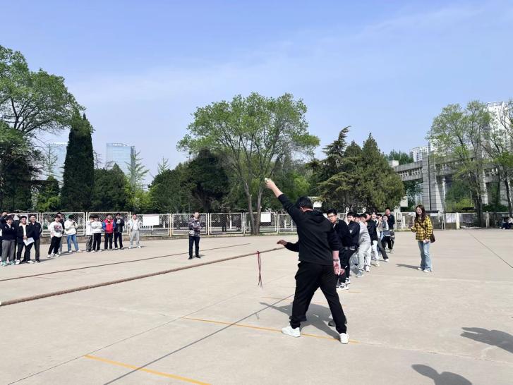 开枪比赛开始