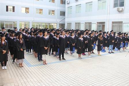文法学院全体毕业生参加学位授予仪式