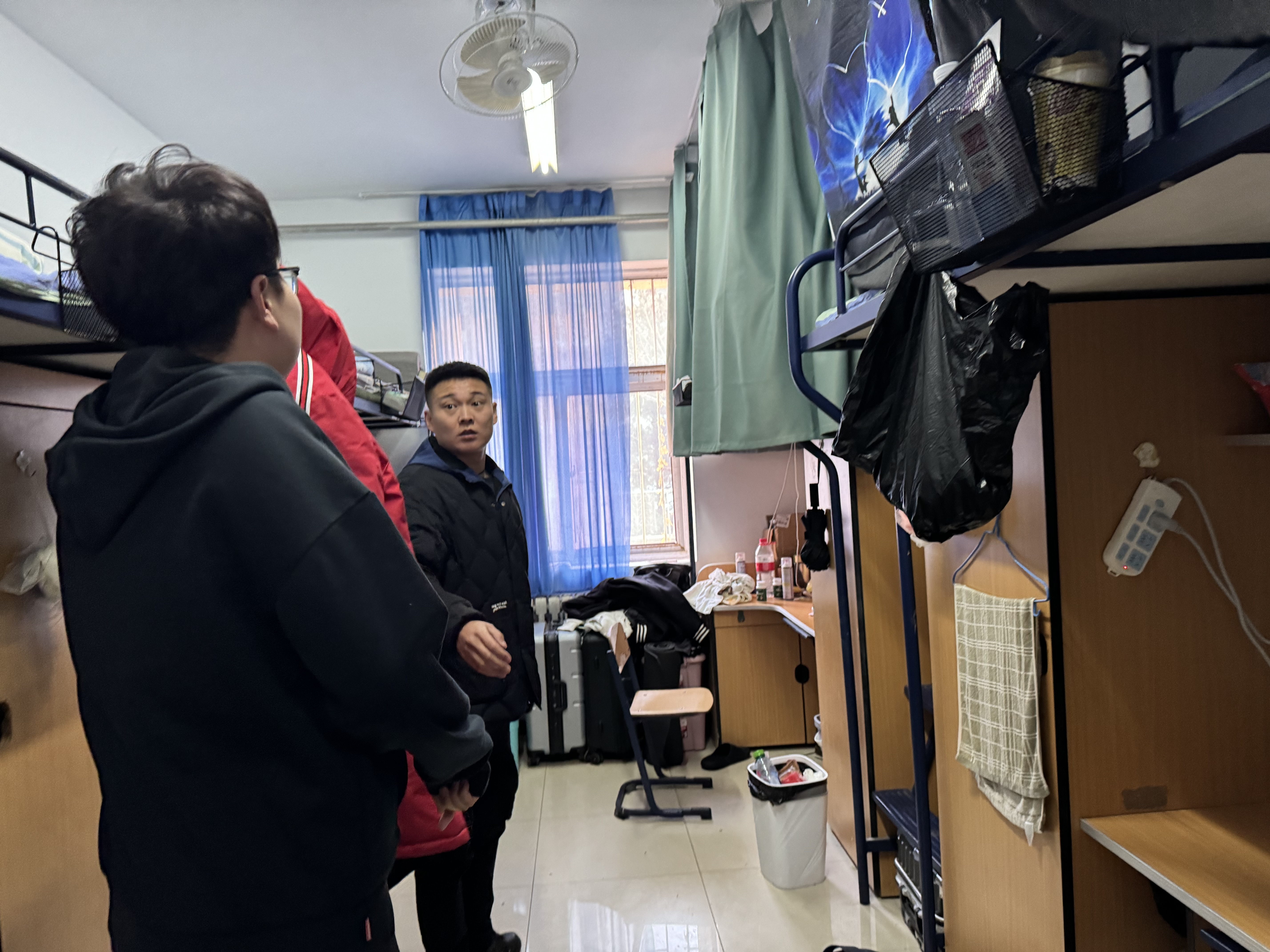 孙懿查寝