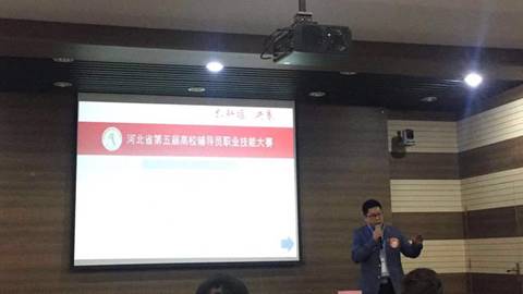 4王凤成参加情景案例环节比赛